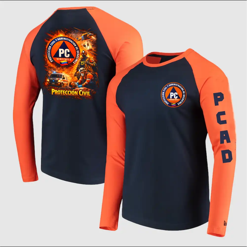 Sudadera tipo franela manga larga raglán de Protección Civil y PCAD VictFire en azul marino y naranja, mostrando el escudo institucional, letras PCAD en la manga y gráfico operativo de rescate en la espalda.